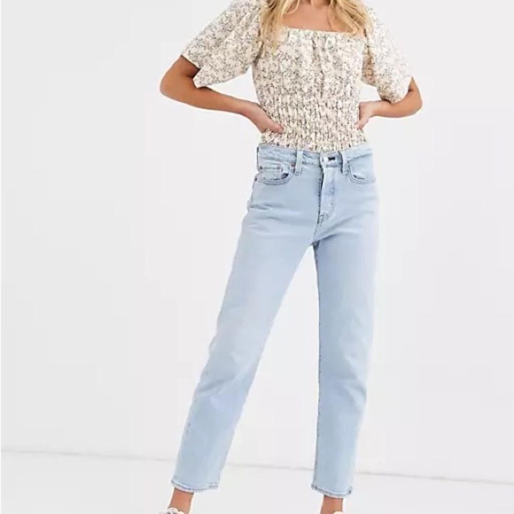 Levis Wedgie Straight Leg Crop Light Wash Sz 26/26 Sz 2 S40197